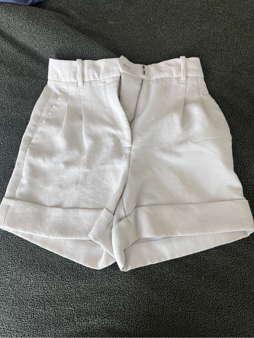 Wilfred White High-Waist Pleated Linen-Blend Shorts
